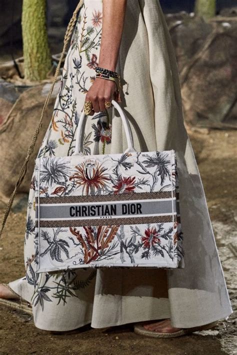 tote bag book dior